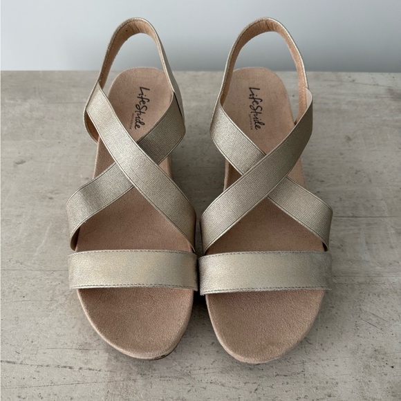 LIFE STRIDE Soft System Gold Shimmer Sandals - Picture 2 of 14